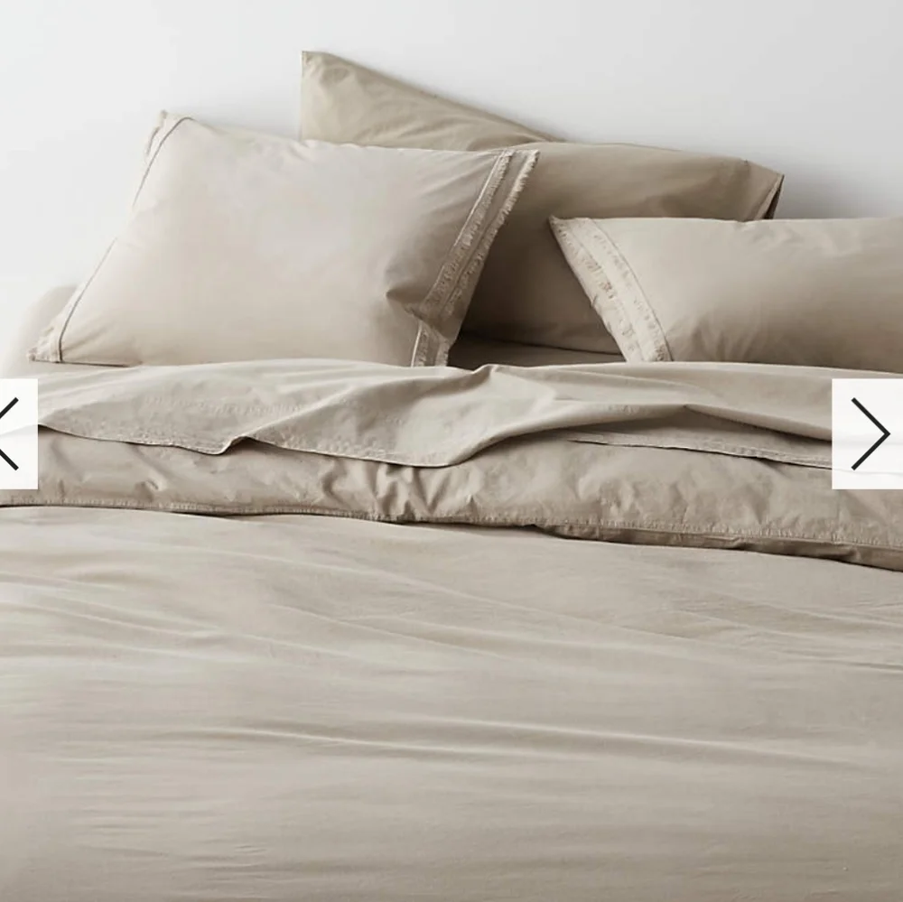 NWT Crate & Barrel Favorite Washed Organic Cotton Sand Beige King Pillowcases. 2